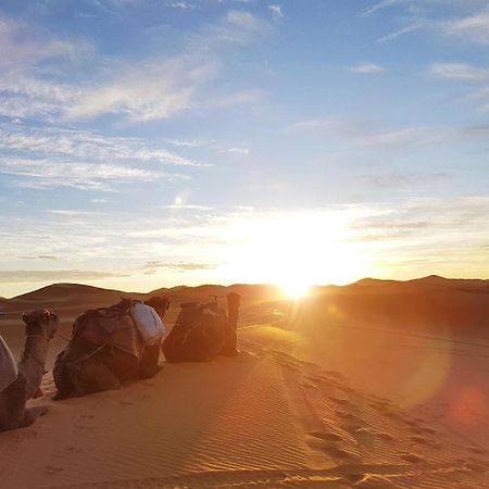 Les Roches Desert Camp Мерцуга Екстериор снимка