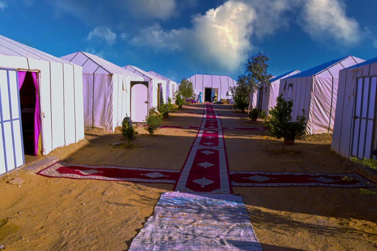 Les Roches Desert Camp Мерцуга Екстериор снимка