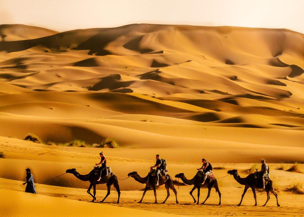 Les Roches Desert Camp Мерцуга Екстериор снимка